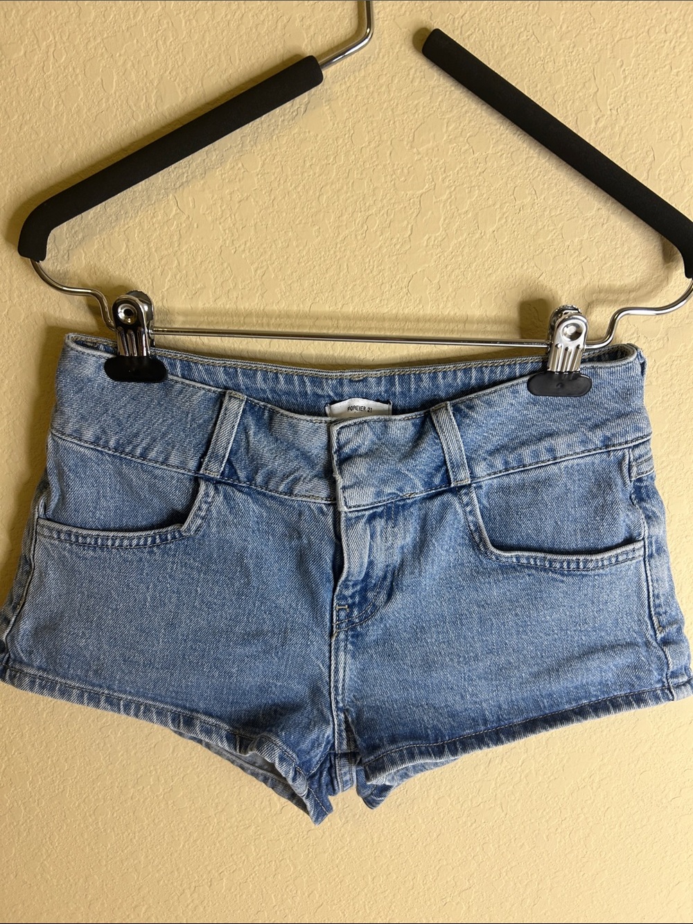Forever 21 Light-Wash Low-Rise Denim Shorts
Size 25